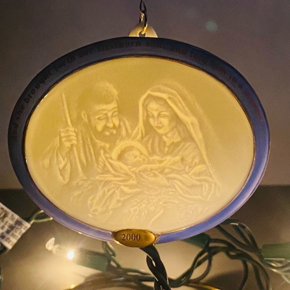Hallmark 2000 The Blessed Family Keepsake Christmas Ornament Magic Light-Up w/Bo - Picture 1 of 11